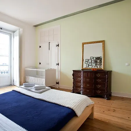 Spacious Sunny Flat- Baixa / Rossio Apartment *
